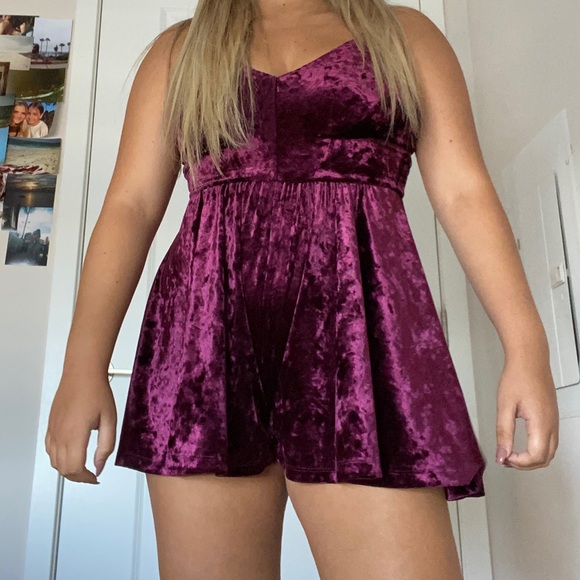 Crushed Velvet Soft Strappy Back V Neck Romper - Picture 2 of 4